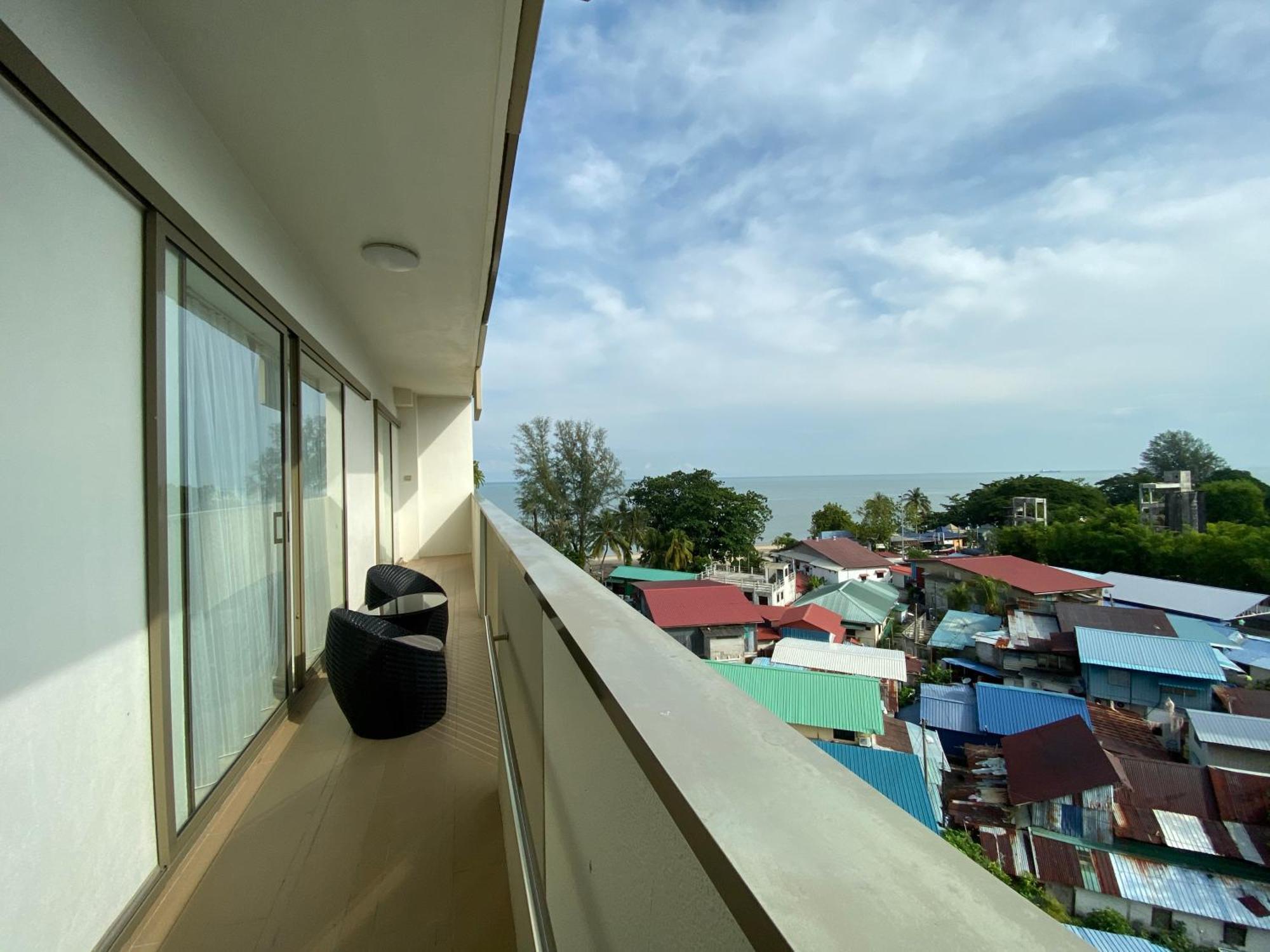 By The Sea @ Cozy Beachfront Home Batu Feringgi Ngoại thất bức ảnh