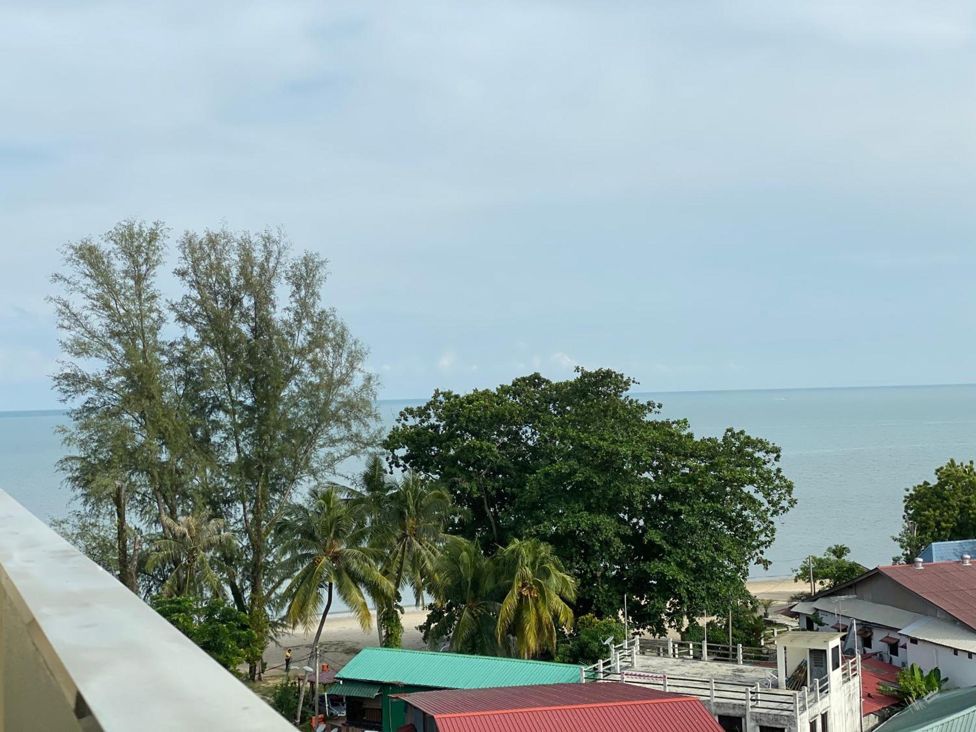 By The Sea @ Cozy Beachfront Home Batu Feringgi Ngoại thất bức ảnh