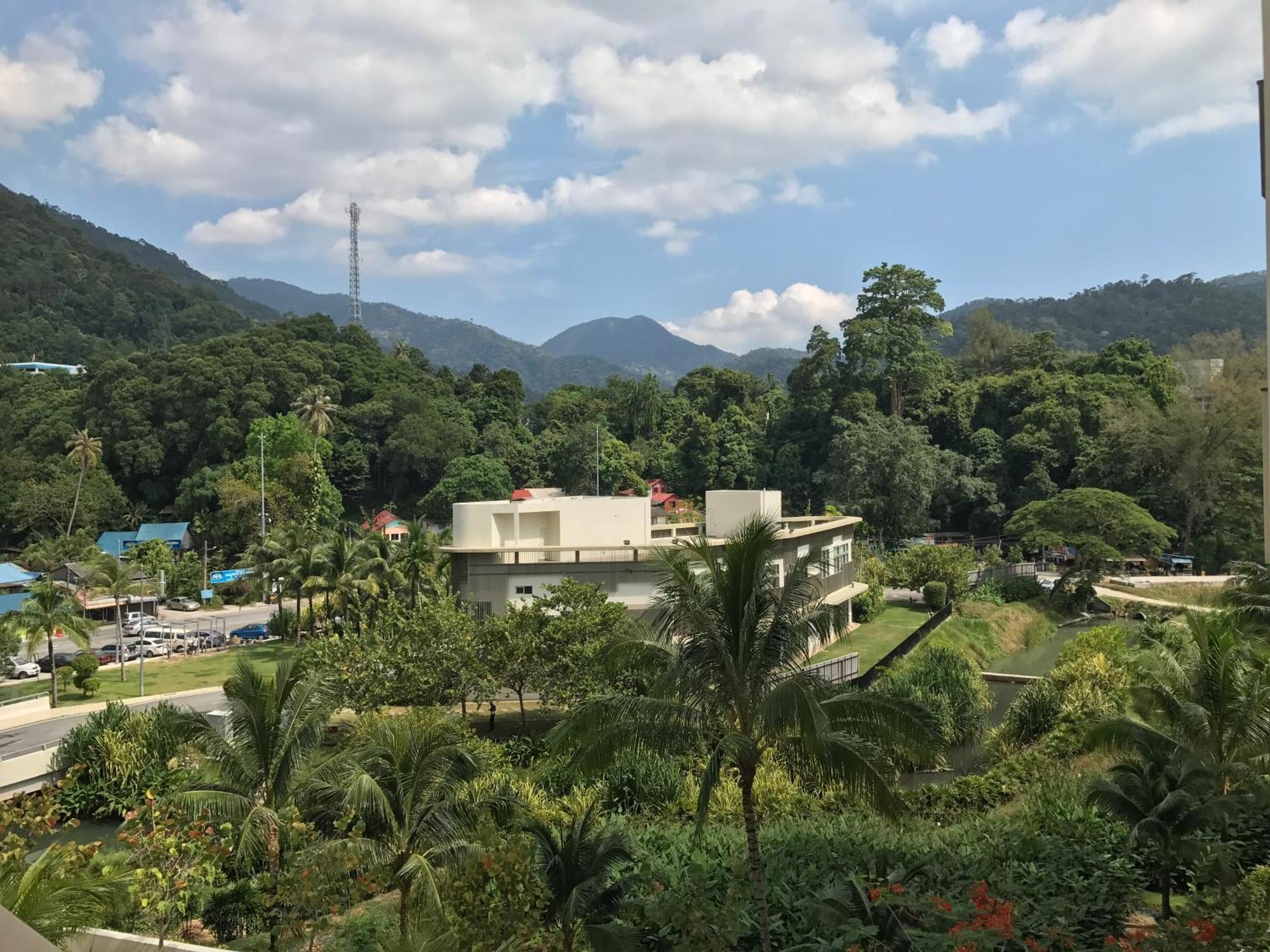 By The Sea @ Cozy Beachfront Home Batu Feringgi Ngoại thất bức ảnh