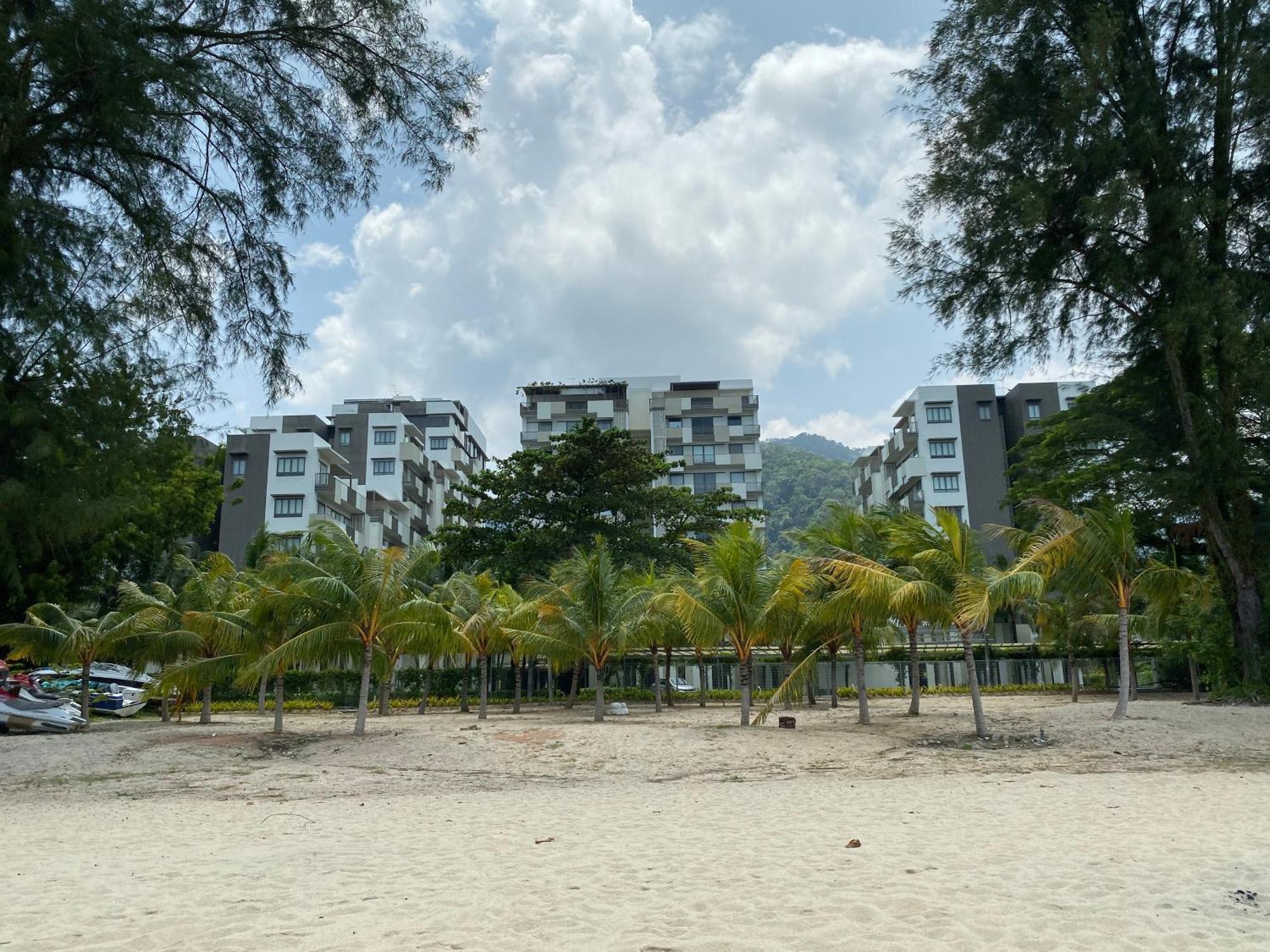 By The Sea @ Cozy Beachfront Home Batu Feringgi Ngoại thất bức ảnh